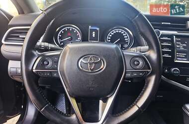 Седан Toyota Camry 2018 в Києві