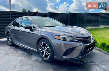 Седан Toyota Camry 2019 в Львове