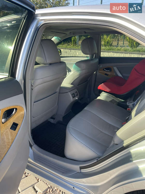 Седан Toyota Camry 2006 в Южному