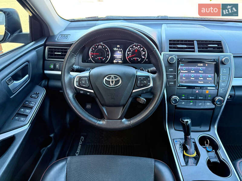 Седан Toyota Camry 2017 в Києві