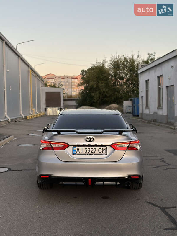 Седан Toyota Camry 2018 в Киеве