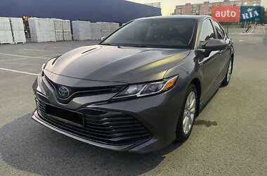 Седан Toyota Camry 2018 в Полтаве