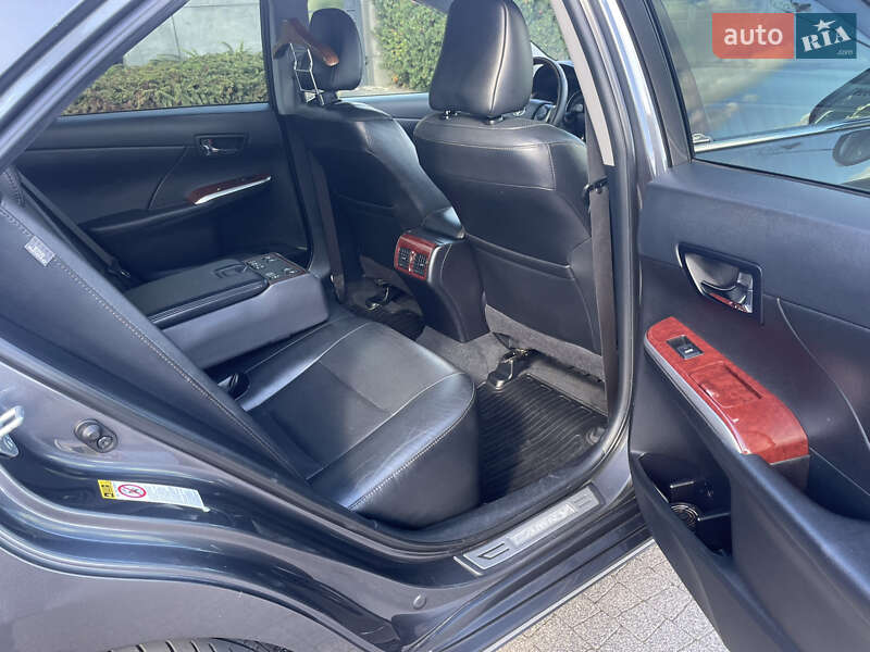 Седан Toyota Camry 2013 в Киеве