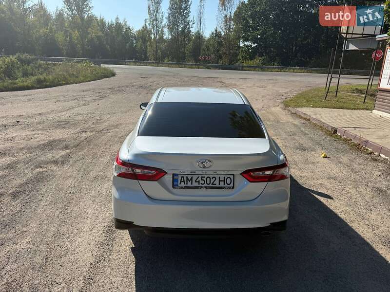 Седан Toyota Camry 2019 в Бердичеве