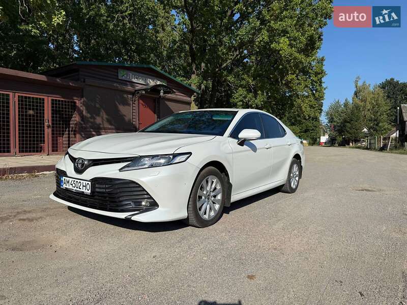 Седан Toyota Camry 2019 в Бердичеве