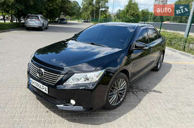 Седан Toyota Camry 2012 в Каменском