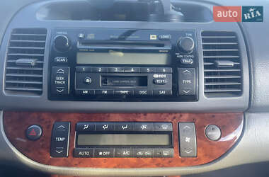 Седан Toyota Camry 2004 в 