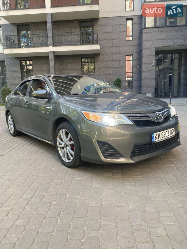 Седан Toyota Camry 2014 в Броварах