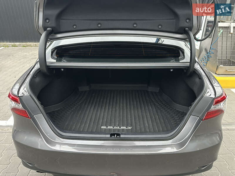 Седан Toyota Camry 2021 в Киеве