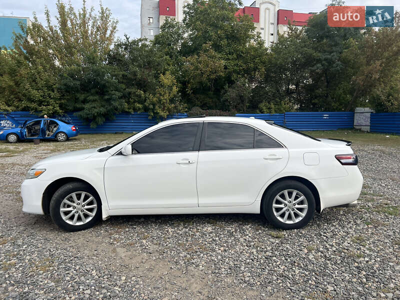Седан Toyota Camry 2011 в Харкові