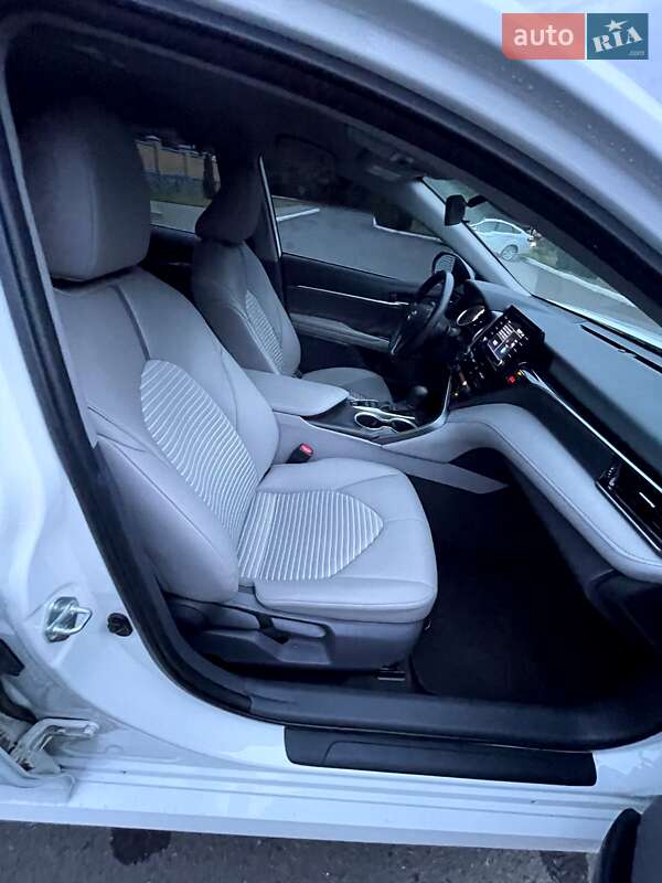 Седан Toyota Camry 2021 в Полтаві