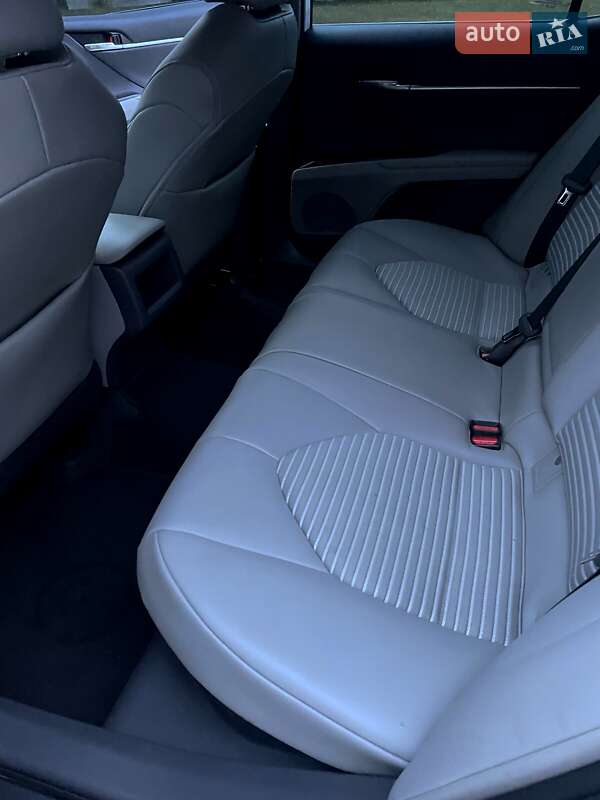 Седан Toyota Camry 2021 в Полтаві