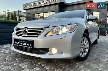 Седан Toyota Camry 2013 в Києві