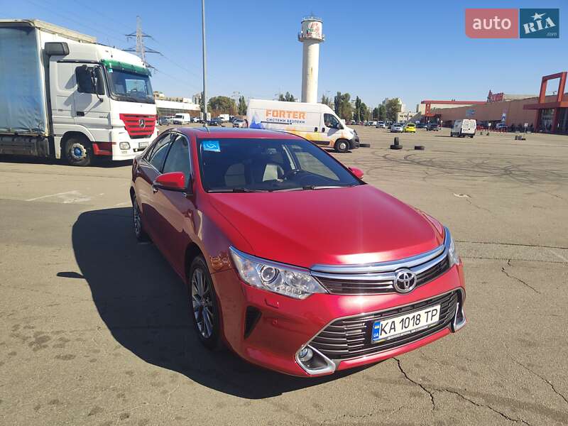 Седан Toyota Camry 2016 в 