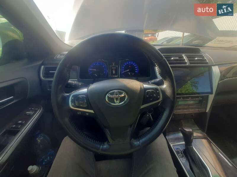 Седан Toyota Camry 2017 в Днепре
