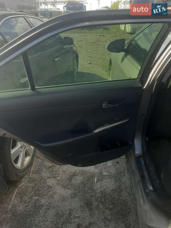 Седан Toyota Camry 2017 в Днепре