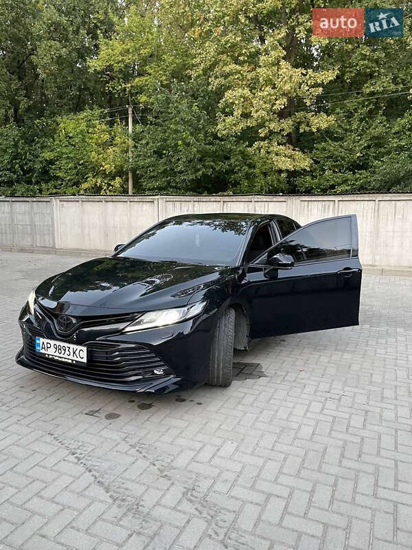 Седан Toyota Camry 2018 в Запоріжжі