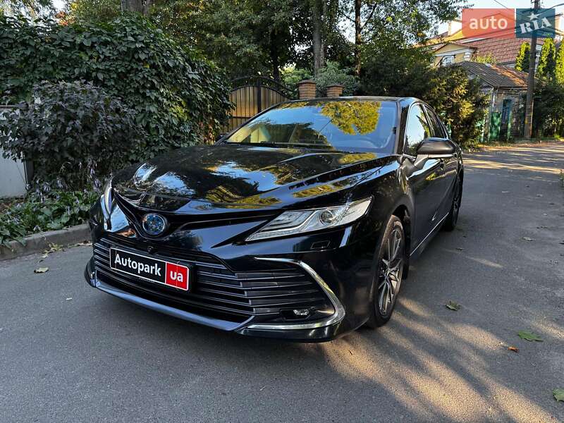 Седан Toyota Camry 2022 в Киеве