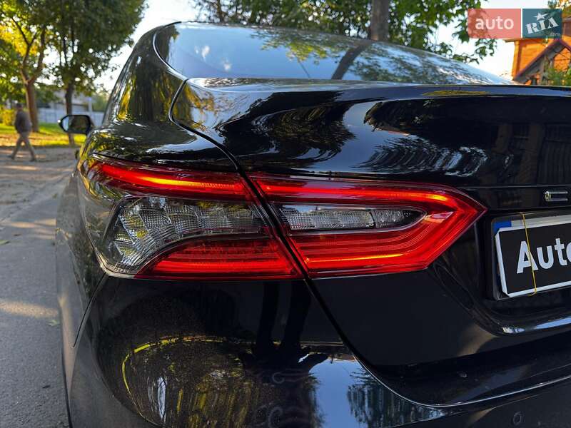 Седан Toyota Camry 2022 в Киеве