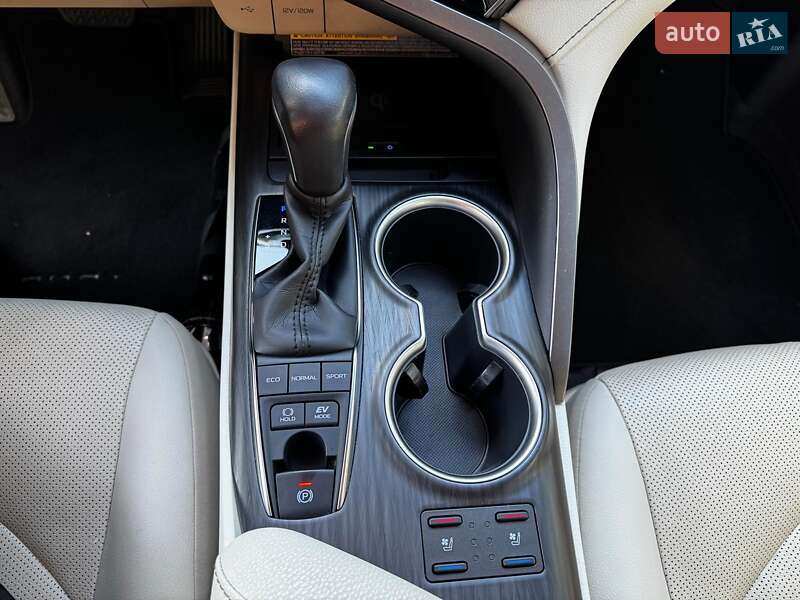 Седан Toyota Camry 2022 в Киеве