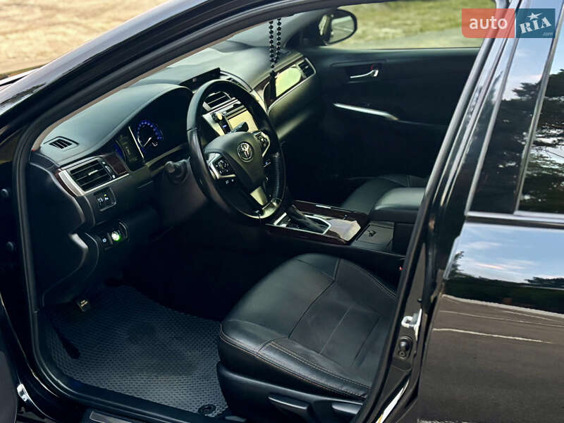 Седан Toyota Camry 2016 в Лебедині