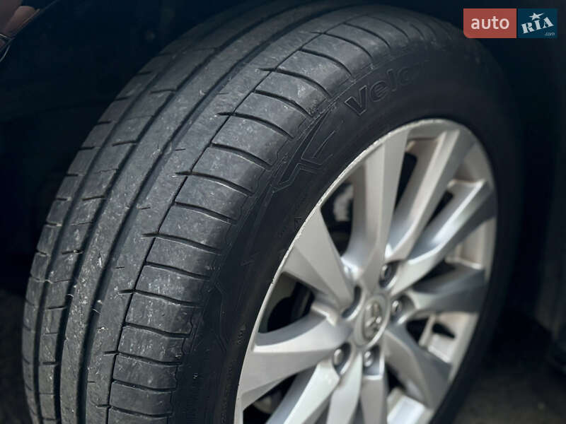 Седан Toyota Camry 2016 в Лебедині