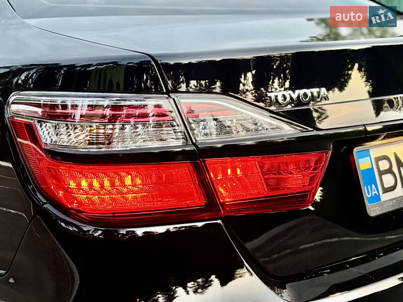 Седан Toyota Camry 2016 в Лебедині