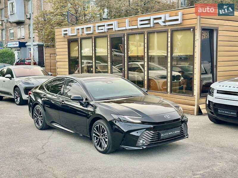 Седан Toyota Camry 2025 в Киеве