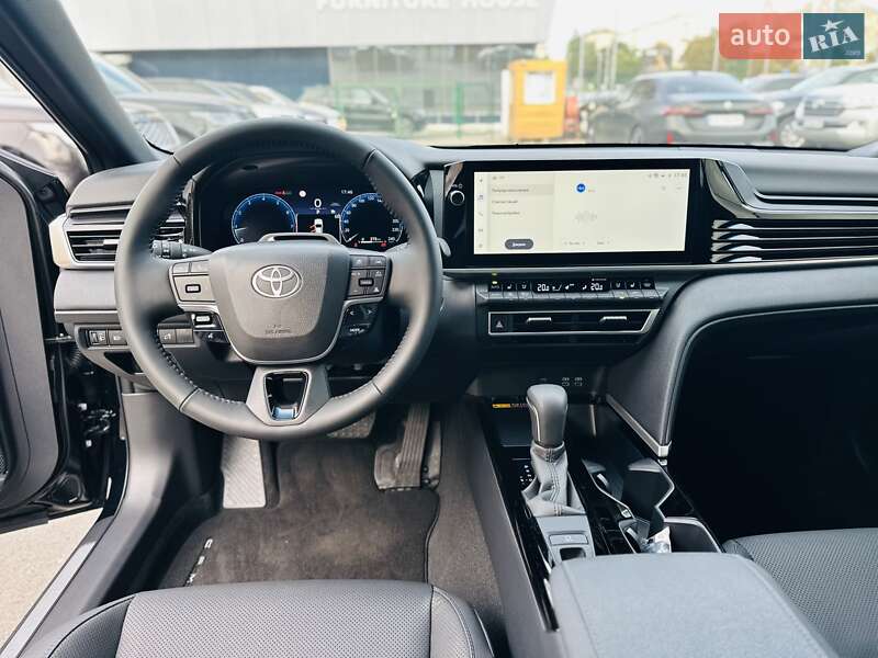 Седан Toyota Camry 2025 в Киеве