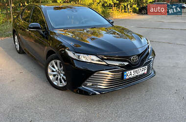 Седан Toyota Camry 2020 в Киеве