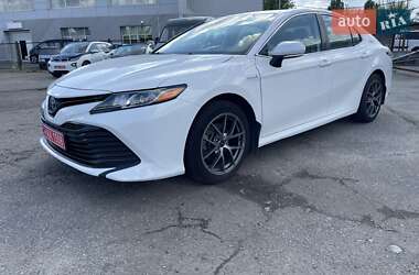 Седан Toyota Camry 2019 в Киеве