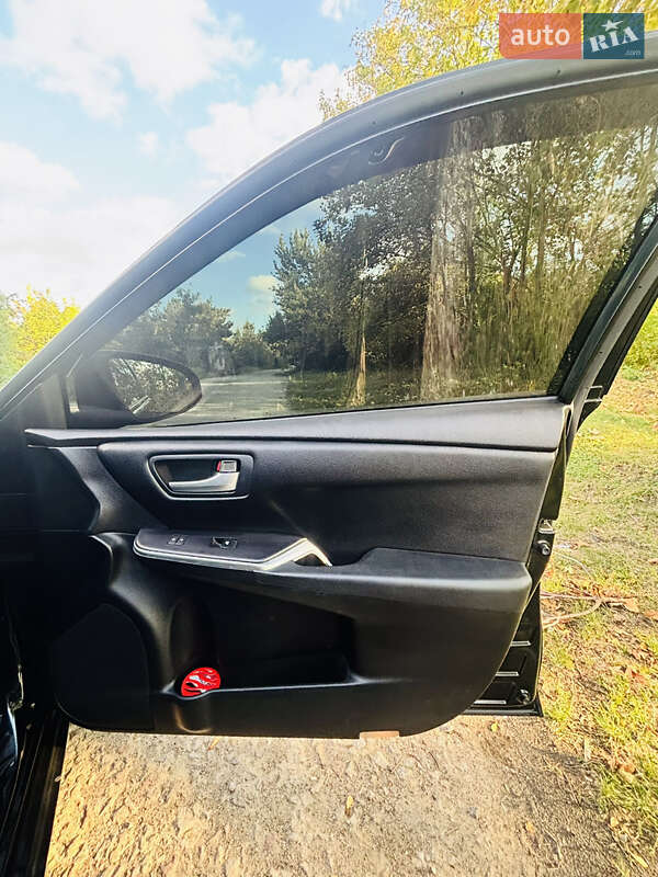 Седан Toyota Camry 2015 в Гайсине