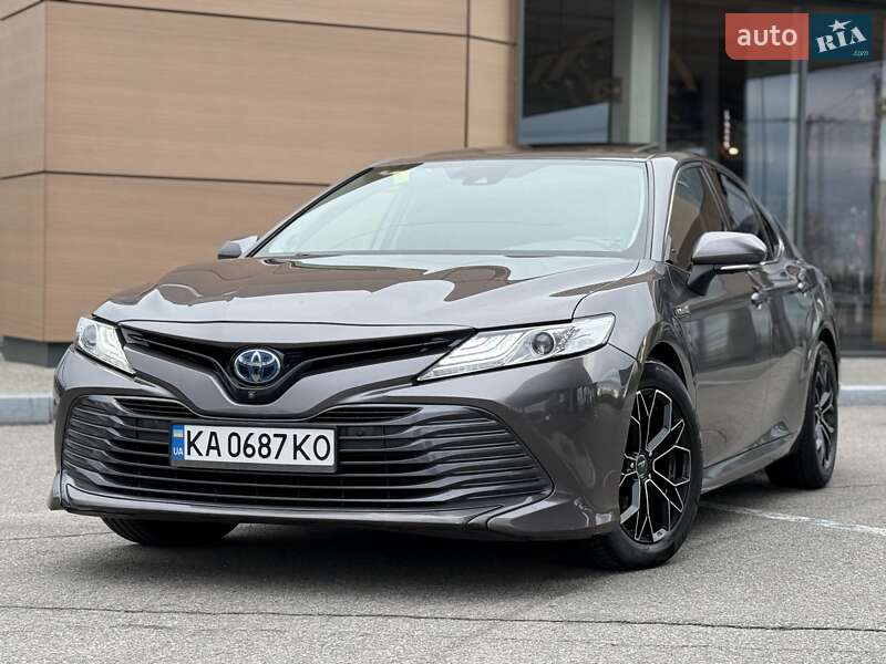 Toyota Camry 2019