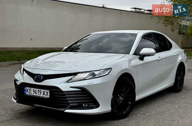 Седан Toyota Camry 2023 в Киеве