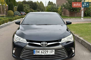Седан Toyota Camry 2016 в Ровно