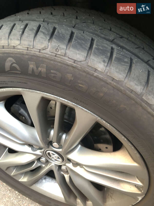 Седан Toyota Camry 2016 в Києві