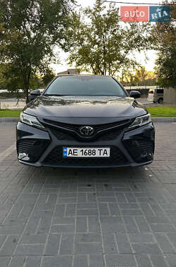 Седан Toyota Camry 2017 в Дніпрі