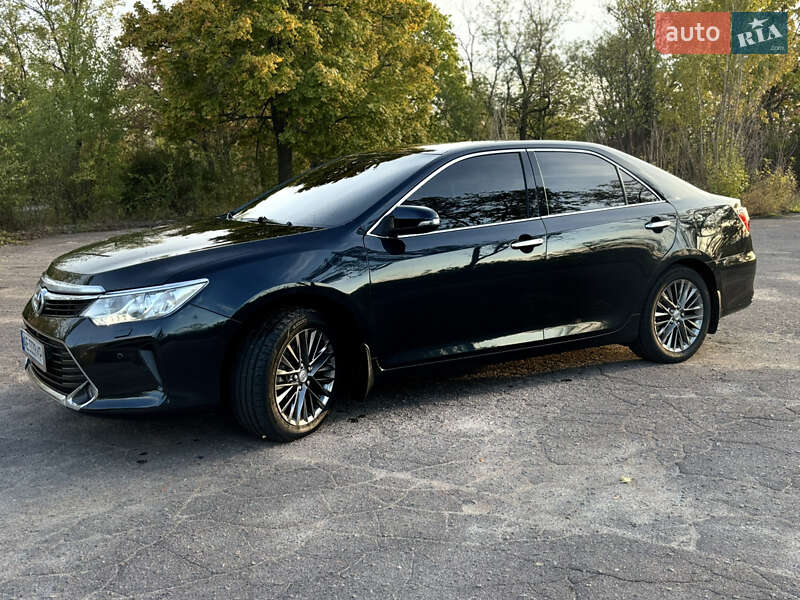 Седан Toyota Camry 2015 в Покрові