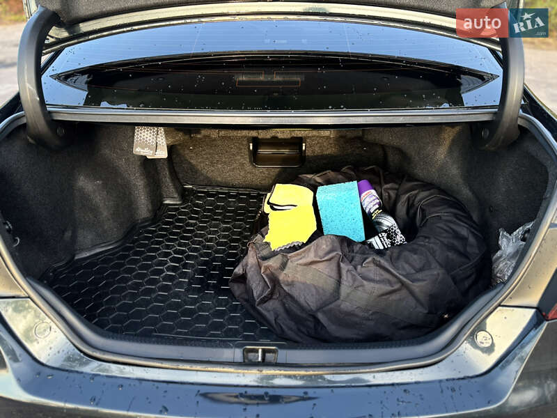 Седан Toyota Camry 2015 в Покрові