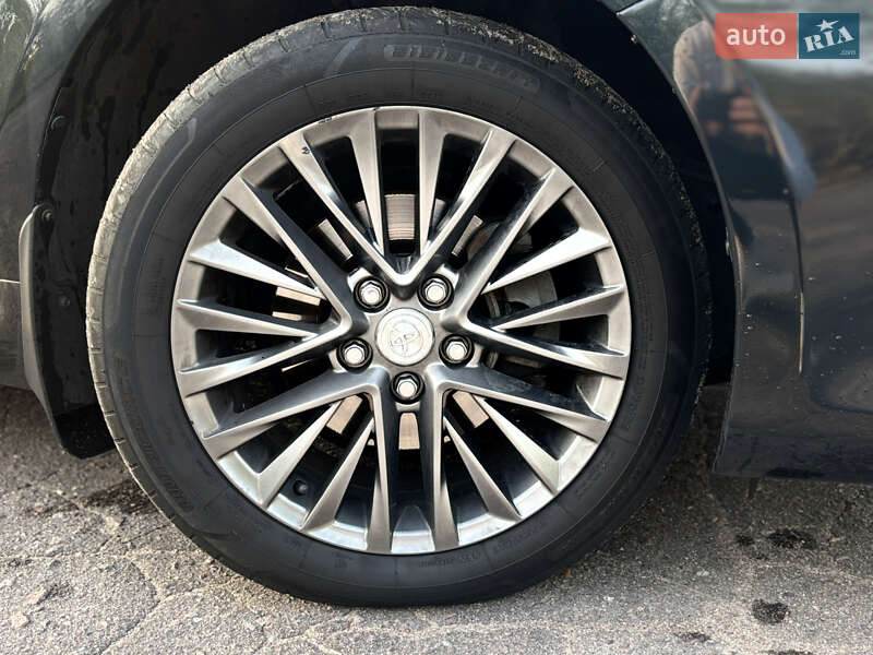 Седан Toyota Camry 2015 в Покрові