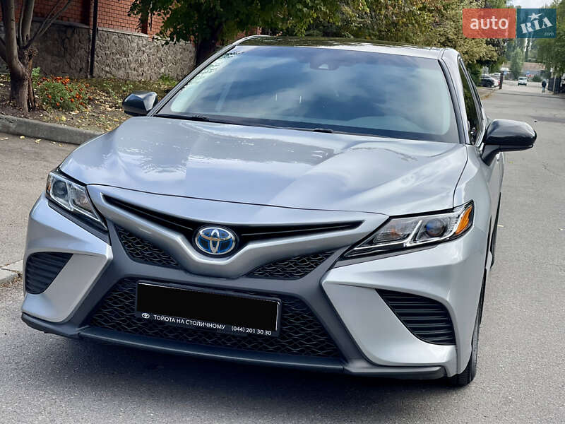 Седан Toyota Camry 2020 в Киеве