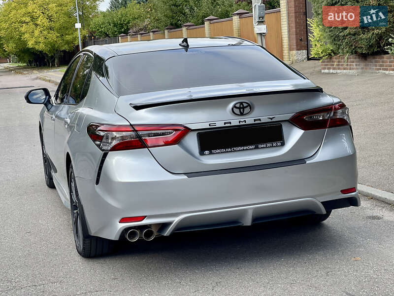 Седан Toyota Camry 2020 в Киеве