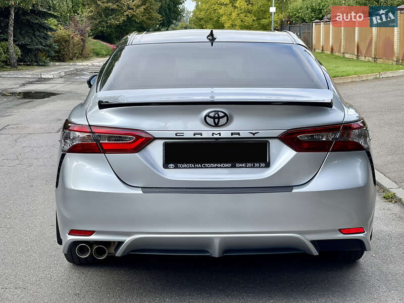 Седан Toyota Camry 2020 в Киеве