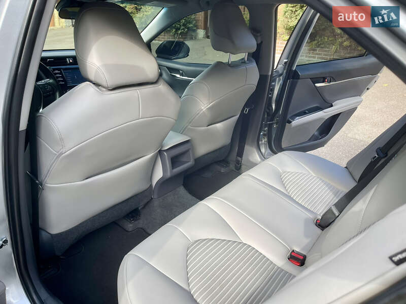 Седан Toyota Camry 2020 в Киеве