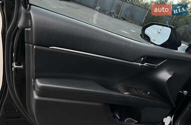 Седан Toyota Camry 2021 в 