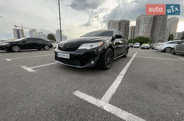 Седан Toyota Camry 2014 в Киеве