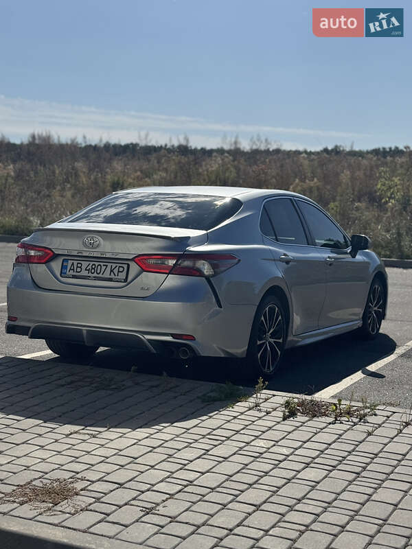 Седан Toyota Camry 2017 в Виннице