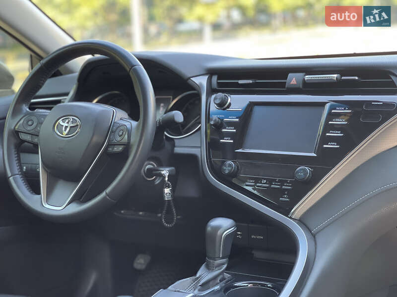 Седан Toyota Camry 2017 в Виннице