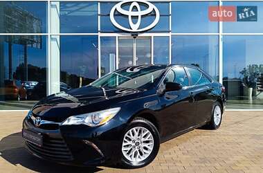 Седан Toyota Camry 2016 в Киеве