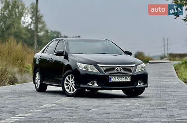 Седан Toyota Camry 2012 в Тернополе